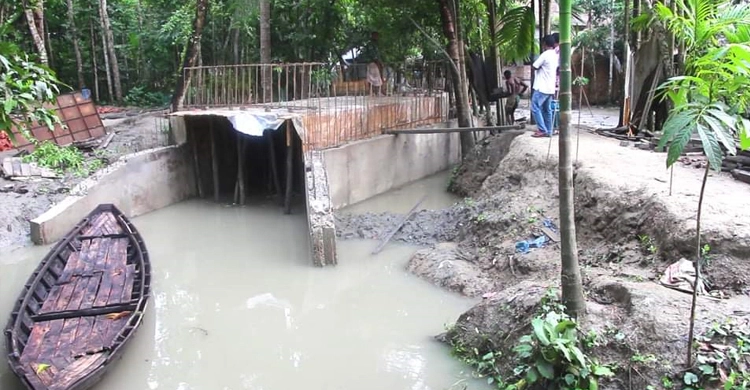 ২০ ফুট খালে ১০ ফুট কালভার্ট, ব্যাহত নৌচলাচল